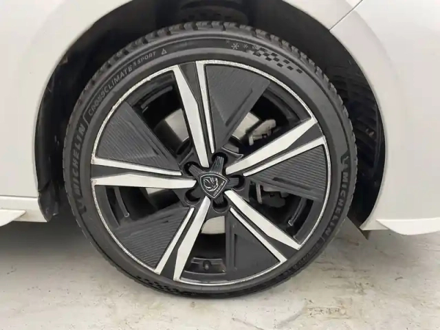 Peugeot 308 phev 180 e-eat8 — photo 26