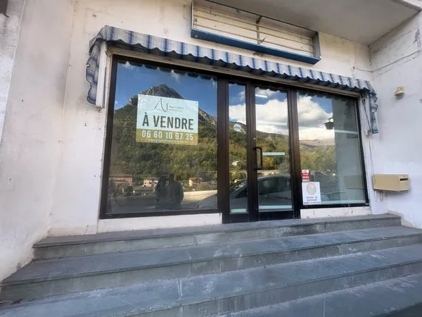 Local + Appartement 82 m2 Emplacement idéal