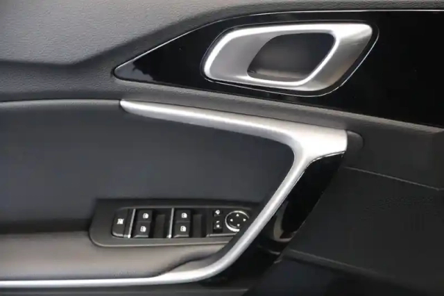 Kia Xceed 1.6 crdi 136 ch mhev dct7 — photo 31