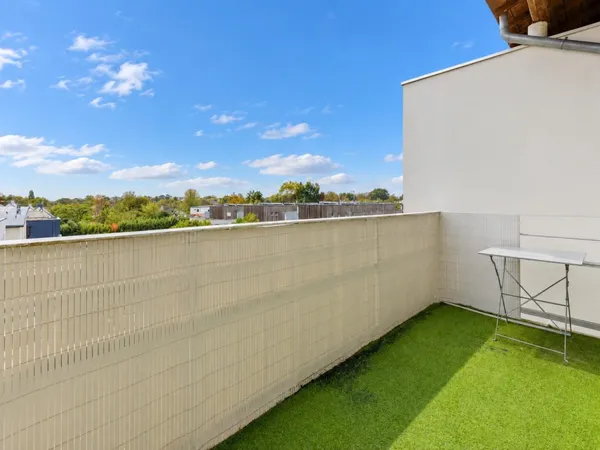 T3 lumineux avec balcon, parking et grenier