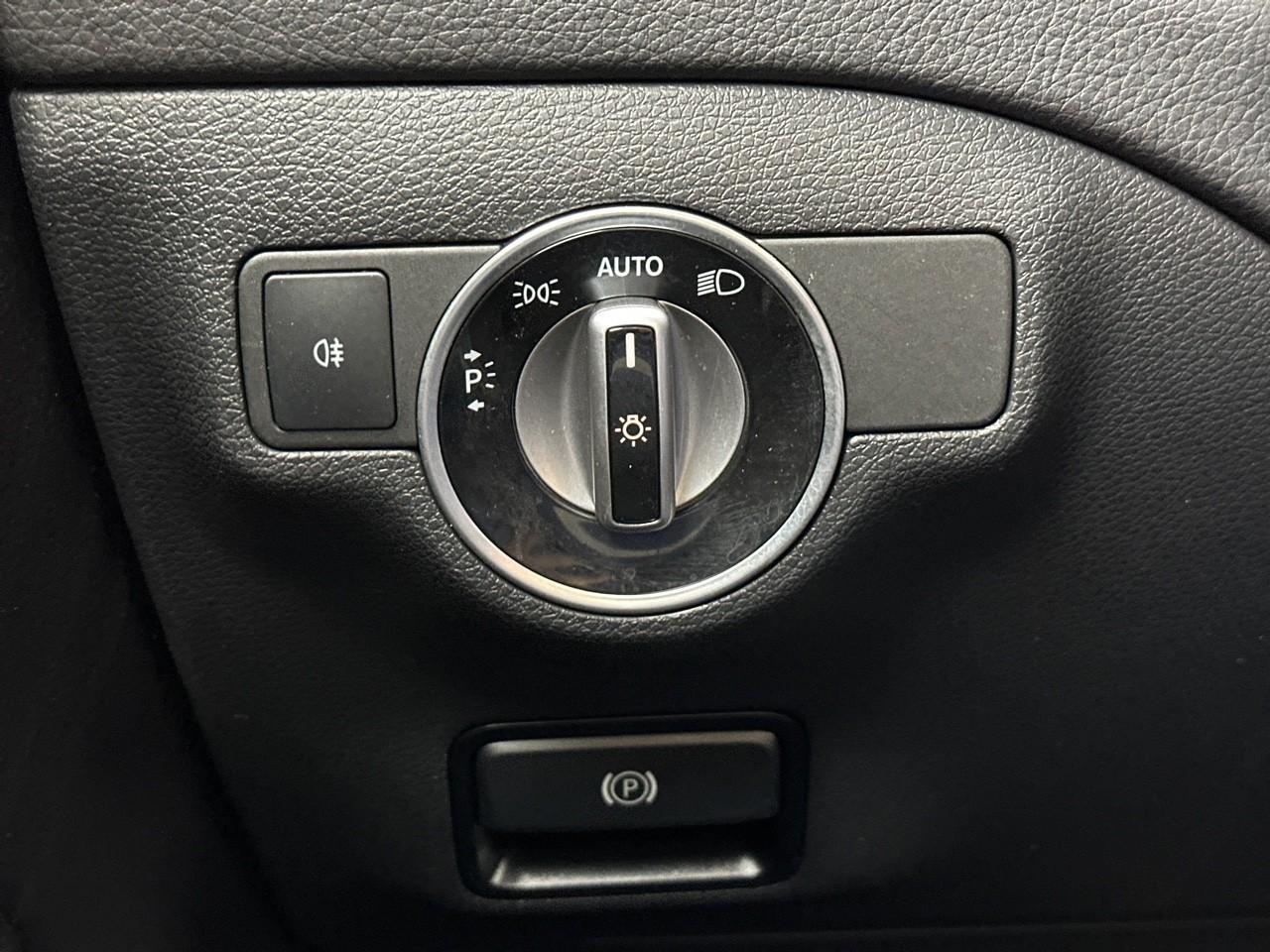 Mercedes Gla 180 sensation 7-g dct a — photo 18