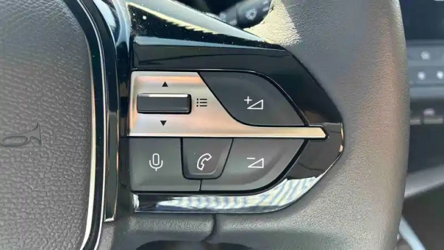 Peugeot 308 sw hybrid 145 e-dcs6 — photo 97