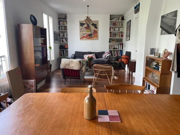 Charmant 2 pièces 52m2 rue de Belleville