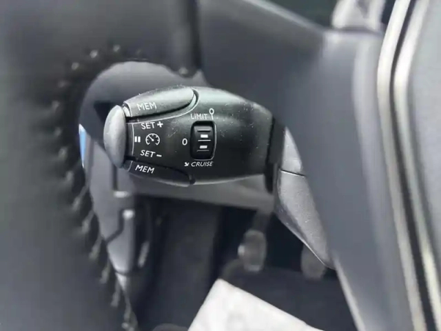 Peugeot 2008 puretech 130 s&amp;s bvm6 allure pack — photo 18