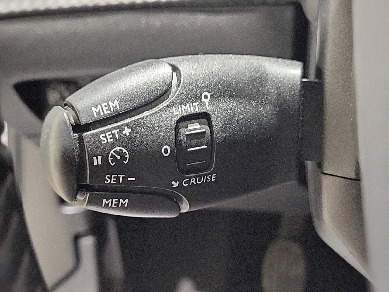 Peugeot 2008 puretech 100 s&s bvm6 allure — photo 22