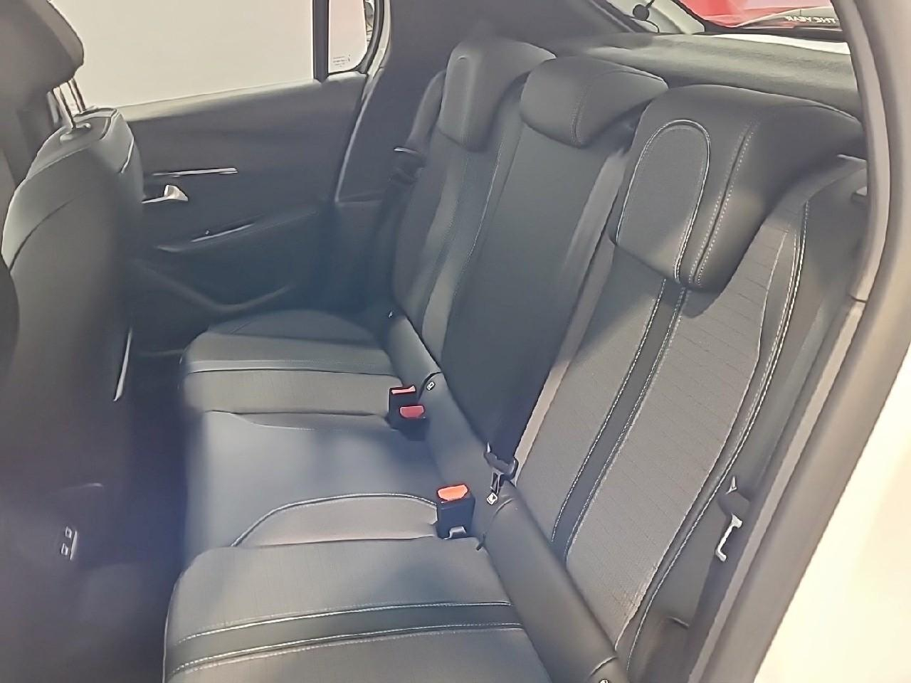 Peugeot 208 puretech 100 s&s allure business — photo 13