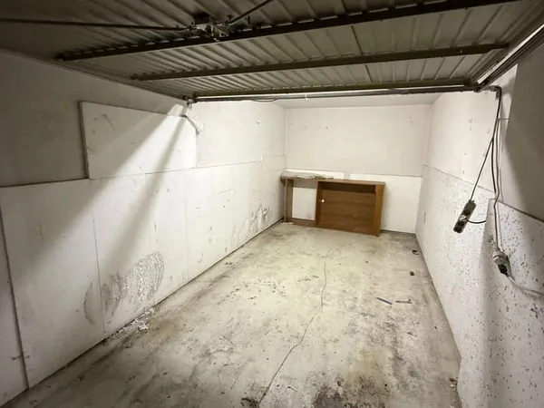 Parking/Garage/Box