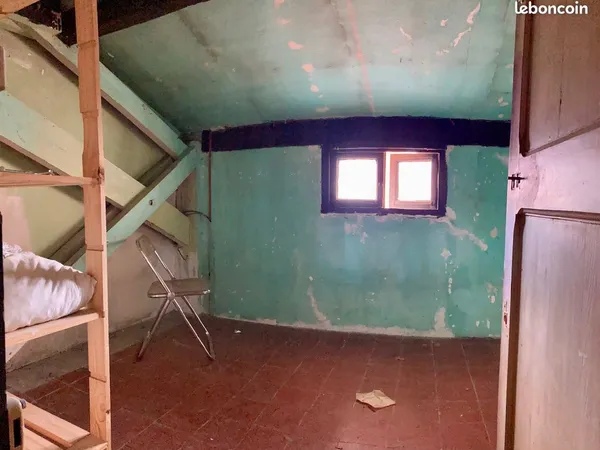 STOCKAGE / BUREAU - 110 / MOIS 6m²
