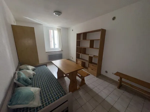 STUDIO MEUBLÉ DE 21.64 M2 CENTRE VILLE DE GAP