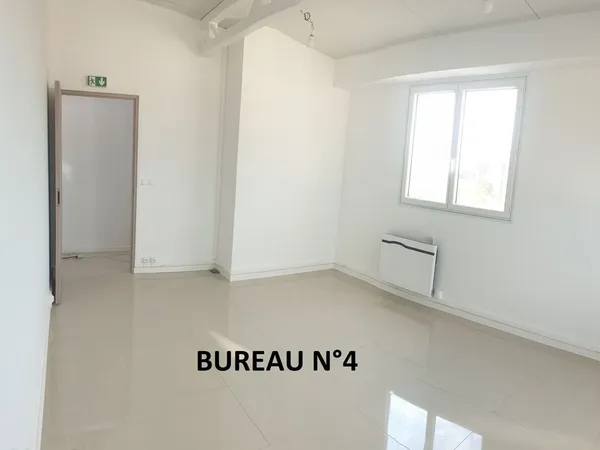 DERNIER BUREAU À LOUER - 20 m² + ESPACES COMMUNS 📍 Les Essarts-le-Roi (78) - À seulement 50 m de la 