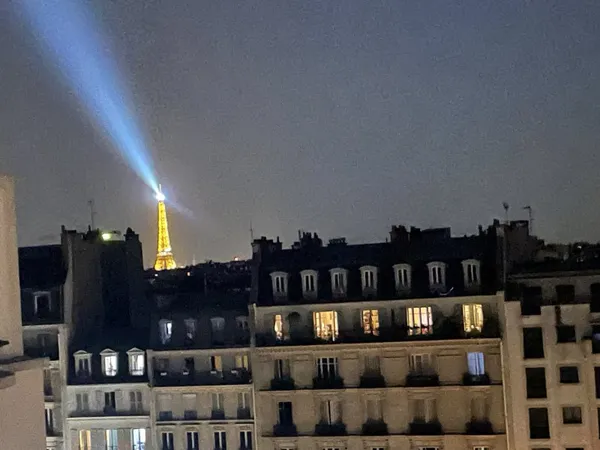 Loue studio 33m² avec véranda vue Tour Eiffel Paris 17ème