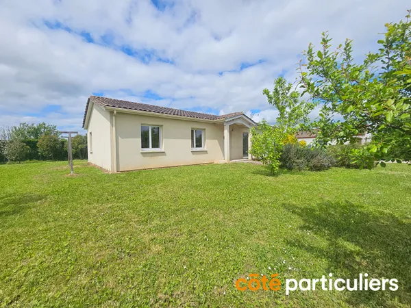 MAISON TROIS CHAMBRES AVEC GARAGE ET JARDIN