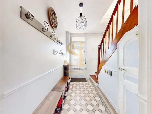 Maison 6 pièces 4 chambres avec sous sol total, dépendance