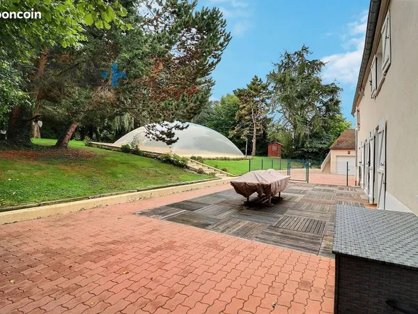 Maison 8 pièces 350 m²