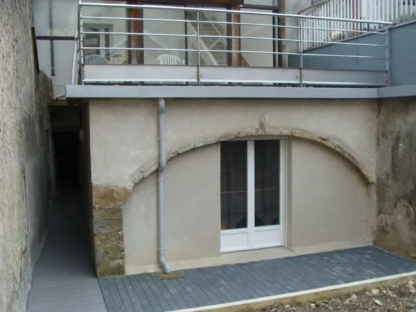 F1 meublé 35m2 rez de chaussée avec petite terrasse