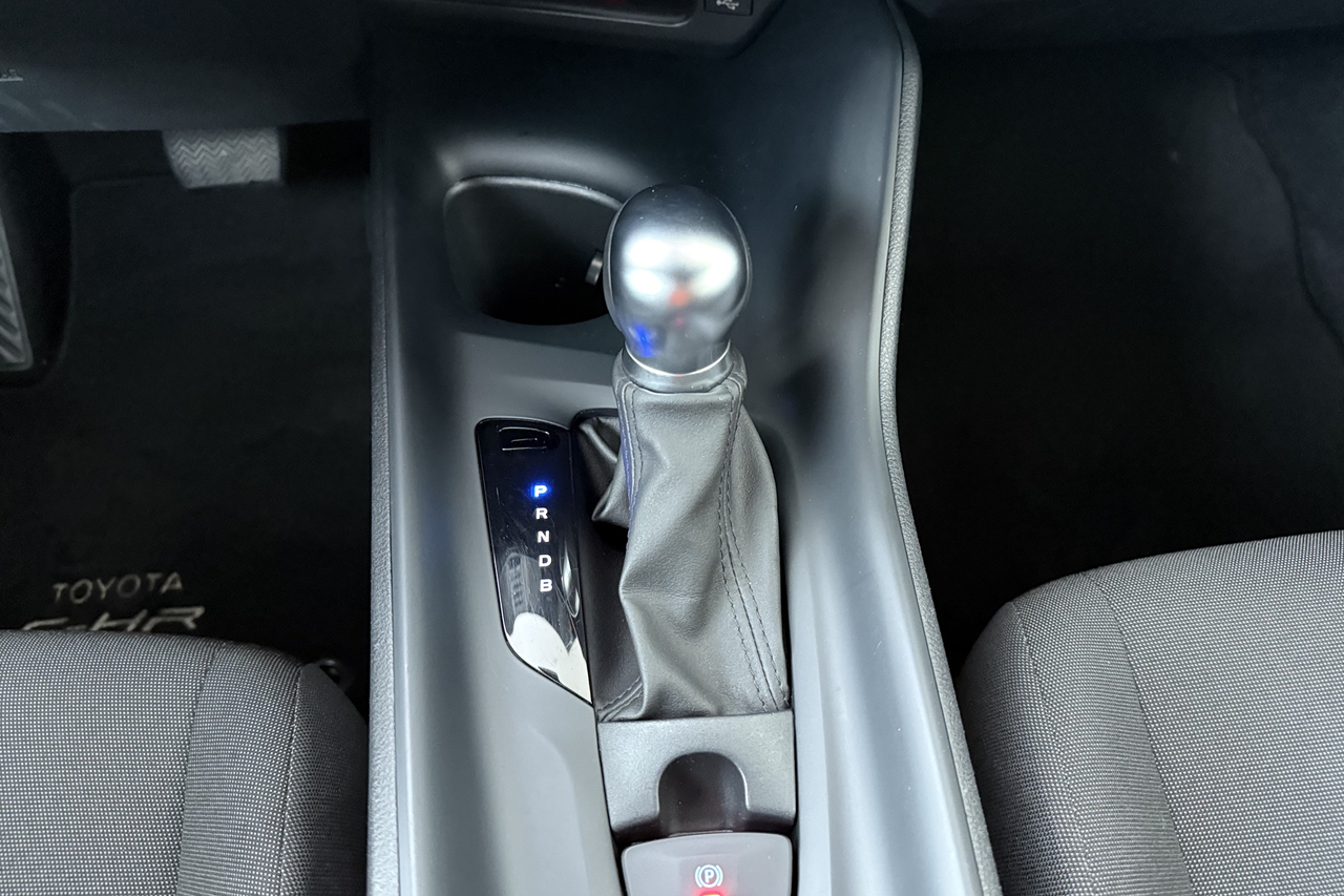Toyota C-HR — photo 12