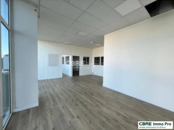 Bureau 904 m²
