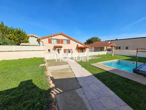 Maison de village avec piscine, dépendances et garage - Beaumont-Monteux