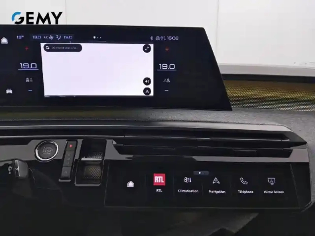 Peugeot 3008 hybrid 136 e-dcs6 — photo 31