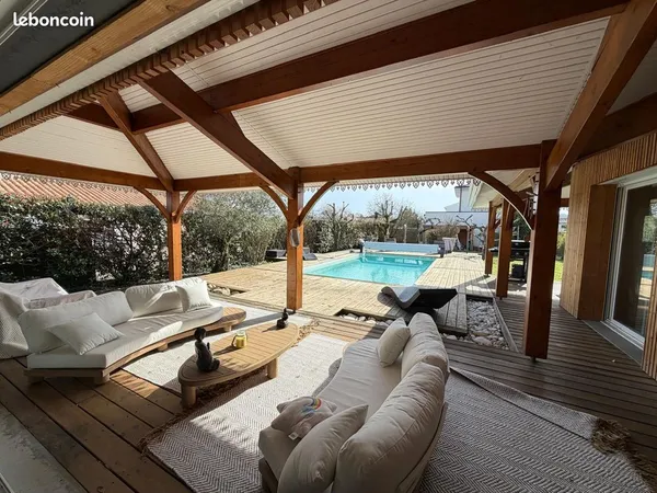 Villa 6 pièces 210 m²