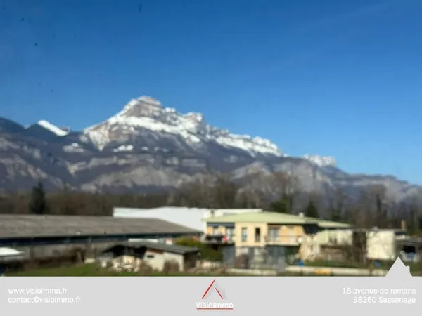 LOCAL COMMERCIAL - 423 m2 - MEYLAN 'FORUM DE L'ILE'