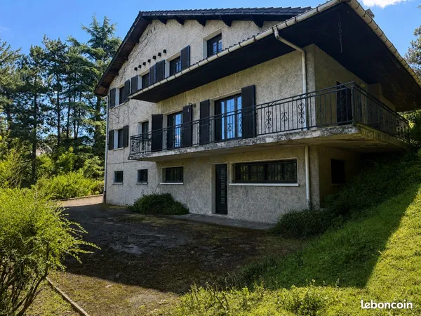 Maison 11 pièces 240 m²