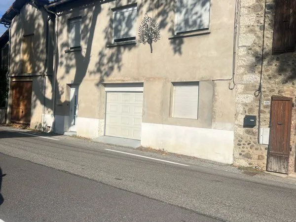 Maison mitoyenne avec garage et jardin