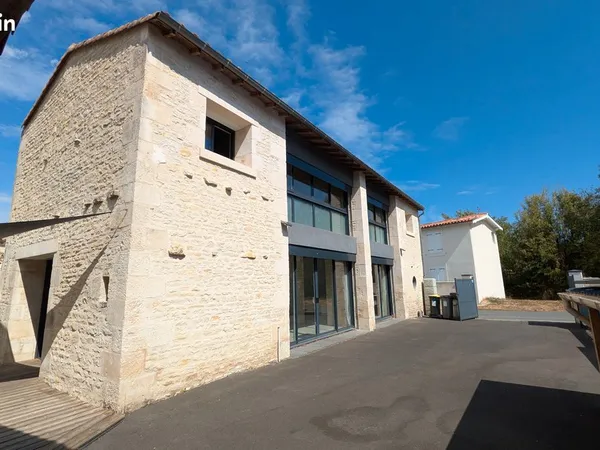 Ancienne grange de 140m2 (6 pièces) entièrement rénovée