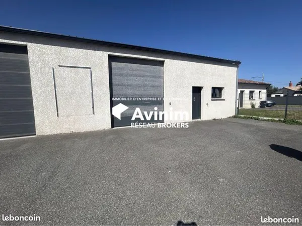 Local professionnel / Entrepôt 150 m² - Bureau