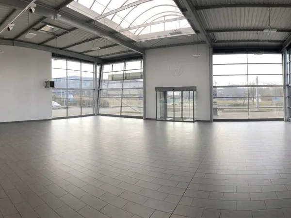 Bâtiment Commercial & Pro 1 200 m² - Emplacement N°1 - Verdun Zone Commerciale