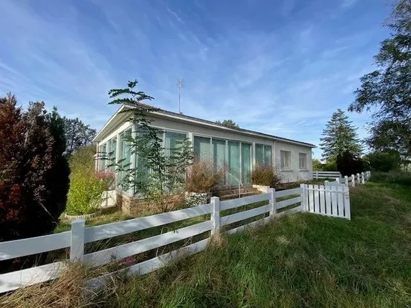 SOULLANS, maison en campagne