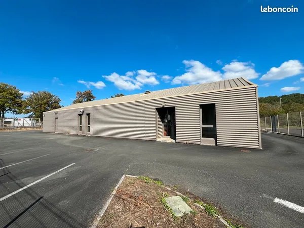 Local professionnel 225 m² - A89 - Boulazac Isle Manoire