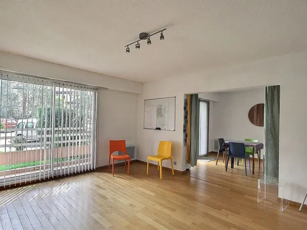 Local d'activité 77 m²