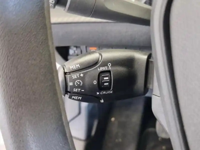 Peugeot 208 1.2 puretech 75ch s&amp;s like — photo 10