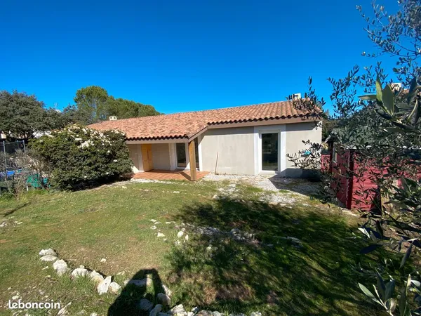 Villa de plain-pied à proximité du Golf de Vacquerolles (Nîmes)