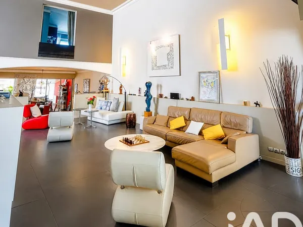 Maison 7 pièces 260 m²