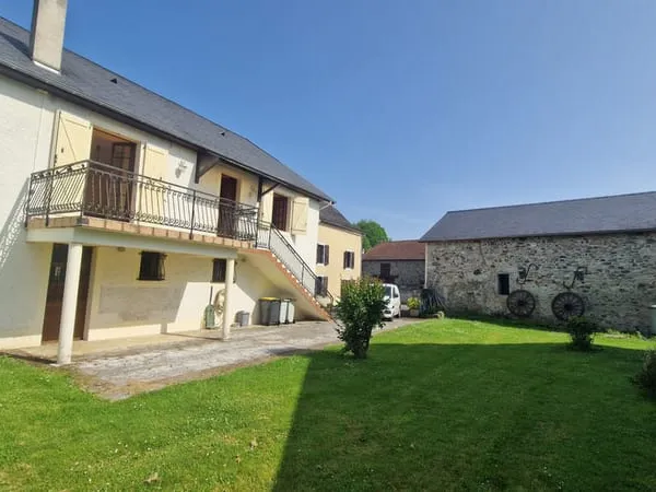 GROS POTENTIEL POUR CET ENSEMBLE IMMOBILIER