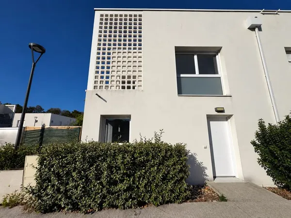 PAREMPUYRE - A VENDRE - MAISON EN DUPLEX DE 50,80M2 ENVIRON