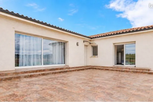 LE VERNET - Maison familiale + T2 indépendant - 184 m² - Terrain 1 000 m² - Construction 2016 - DPE 