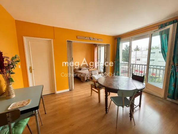 2 pièces 40 m² avec balcon, parking et cave, proche quais de Seine