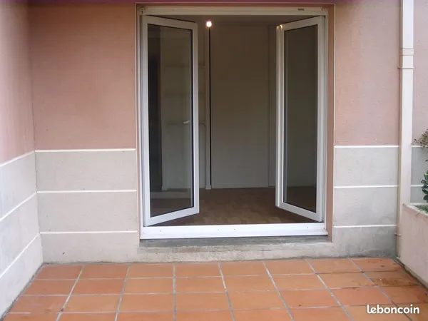 Toulouse Rangueil T1 20m² terrasse parking métro facs Pech David