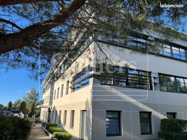 Bureaux 775 m²