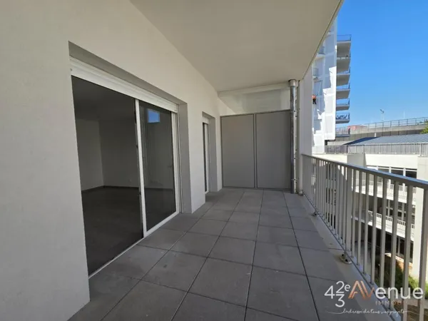 T4 DUPLEX NEUF - DERNIER ÉTAGE AVEC ASCENSEUR - DEUX GRANDES TERRASSES - À 2 MIN À PIEDS DE LA GARE 