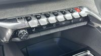 Peugeot 3008 HYBRID 225ch GT e-EAT8 — photo 15