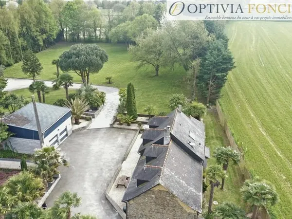 Maison de caractère T6 136 m2 - 2 grandes dépendances (72 + 49 m2) - 5 200 m2 de terrain