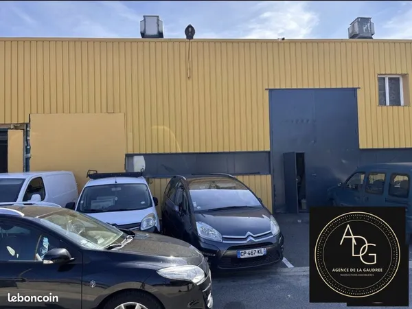 Local 250 m² Dourdan