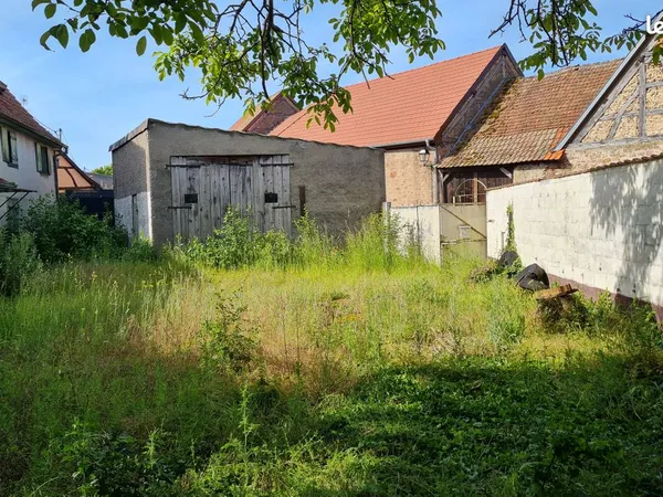 Maison de village à rénover sur 6 ares de terrain