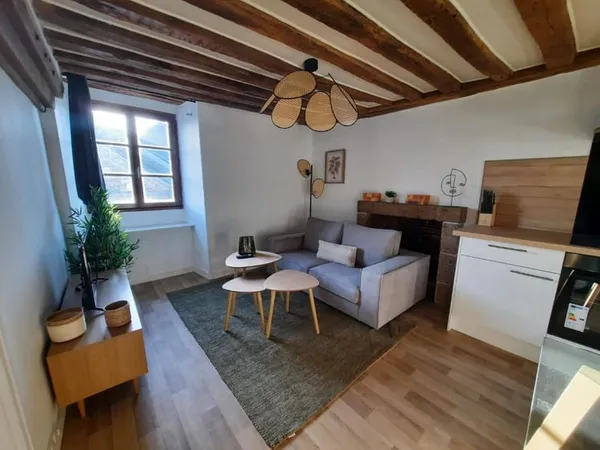 A LOUER-AGENCE GIBOIRE- APPARTEMENT T2 MEUBLE- CENTRE VILLE