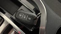Peugeot 3008 HYBRID 225ch Allure Pack e-EAT8 — photo 16