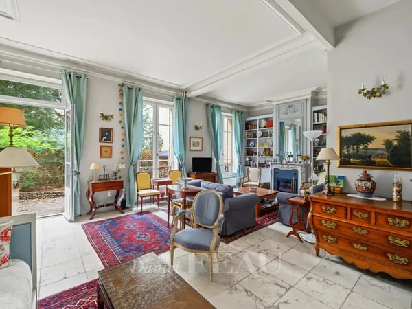 VERSAILLES PAROISSE - Appartement 3 chambres avec jardin et parking